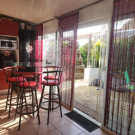 Large In Port Nature Village Apartment *